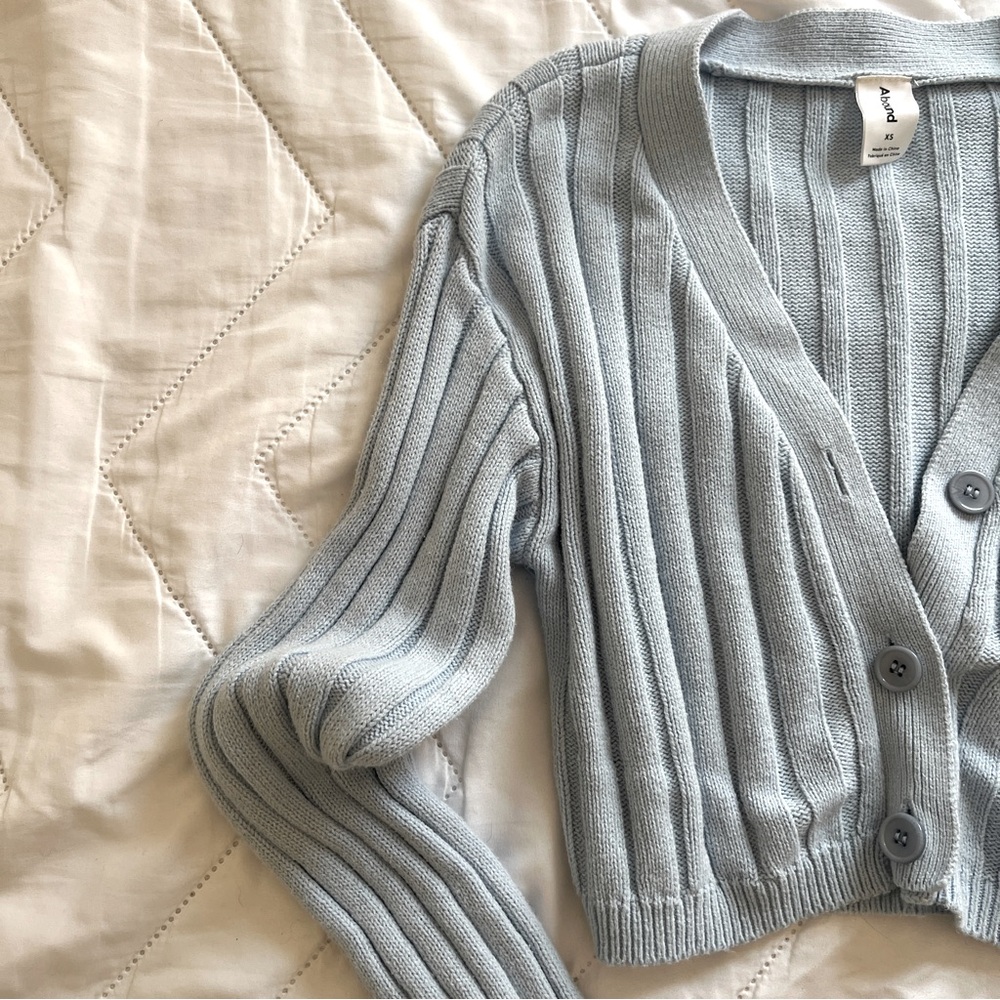 Cropped long sleeve knit sweater